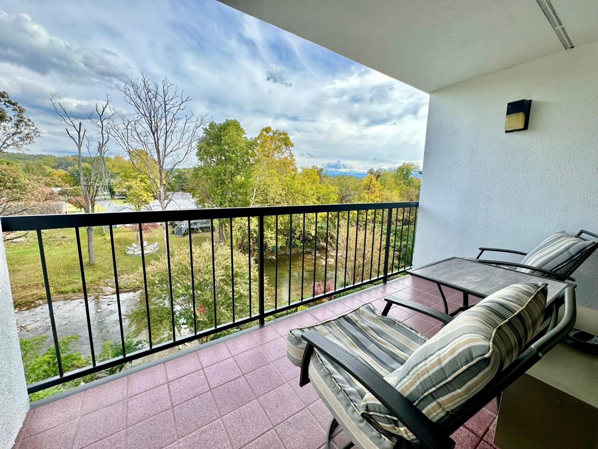 Rivergate Mountain Lodge พิเจนฟอร์จ ภายนอก รูปภาพ