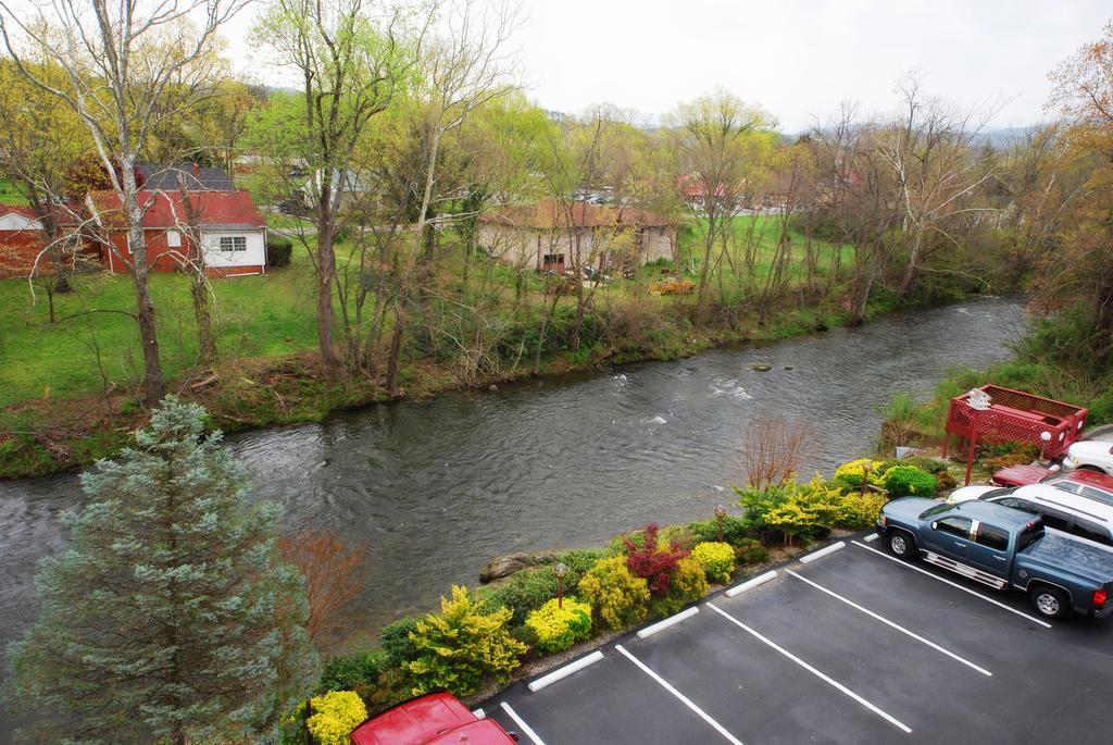 Rivergate Mountain Lodge พิเจนฟอร์จ ภายนอก รูปภาพ